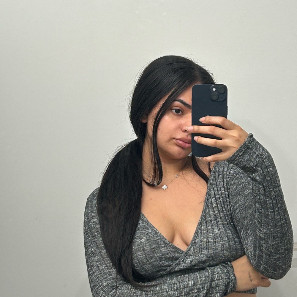 Long sleeve grey crop top